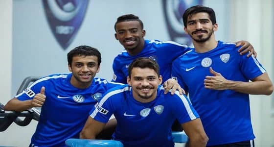 بالصور.. لاعبو الهلال يواصلون التدريبات بحضور الجابر