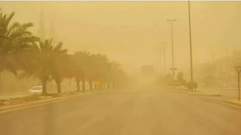 بالفيديو.. «الأرصاد»: استمرار العوالق الترابية على الرياض والشرقية والمناطق الجنوبية