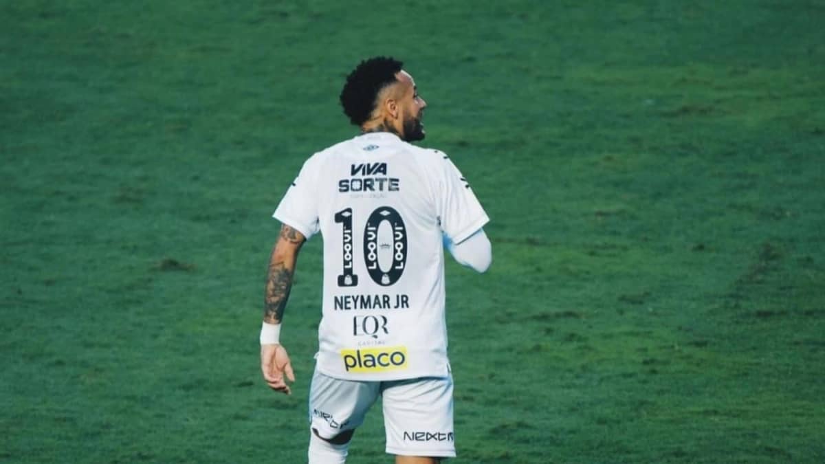 تصرف إنساني من نيمار مع أسرة فقيرة.. فيديو