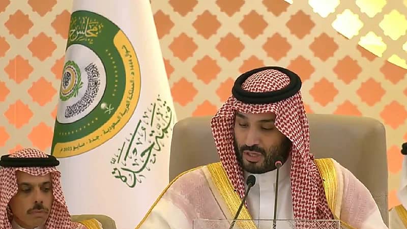 ولي العهد يعلن اعتماد القرارات الصادرة لقمة جدة (فيديو)