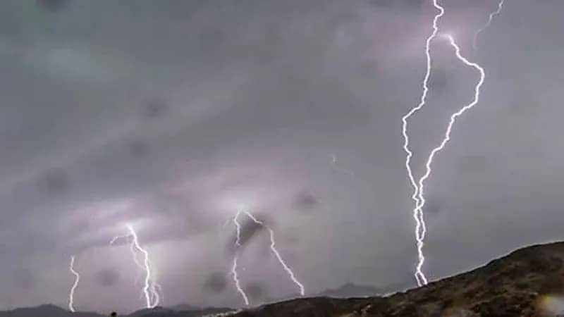 سحب رعدية ممطرة تسود أجواء المنطقة الشرقية