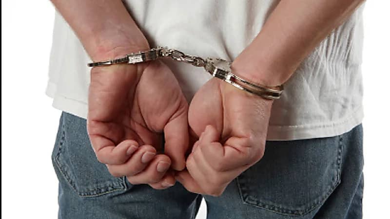 مكتب مكافحة الآداب يوقف شابًا إثر فيديو خادش