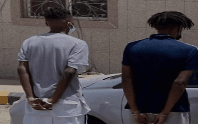 بالفيديو..القبض على 4 مواطنين ومقيم لتورطهم بنشل هاتف امرأة بـ"الرياض"