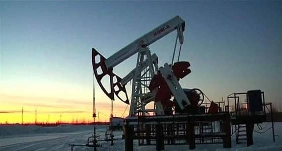 النفط ينخفض في ظل انتشار فيروس كورونا وارتفاع مخزونات الخام