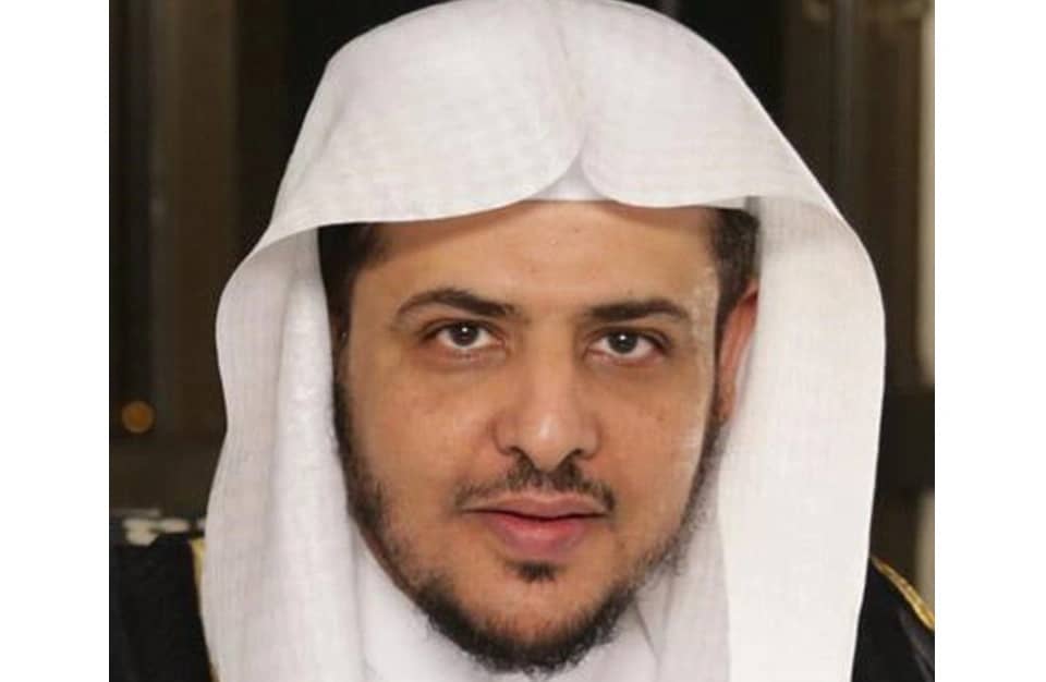 شاهد.. حكم صلاة من عجز عن السجود وحده