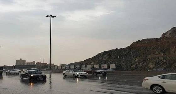 تنبيه بهطول أمطار رعدية ونشاط في الرياح على عددٍ من محافظات مكة