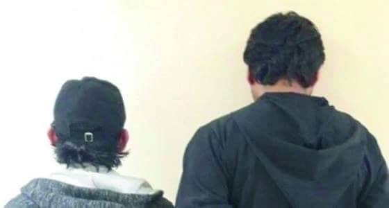 الإطاحة بآسيويين لقيامهما بالسطو على  محل بجدة