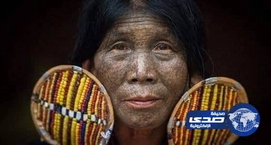 بالصور.. قبيلة آسيوية تشوه نساءها لحمايتهن من الاختطاف