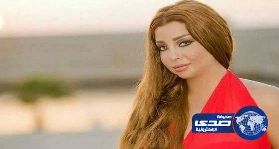 بالصورة.. رولا يموت تثير جدلا بملابس  سانتا كلوز !