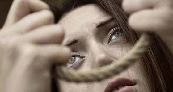 لبنانية تتخلص من حياتها  وتترك رسالة غريبة