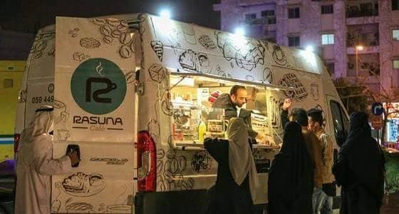 بالصور..تخصيص أول موقع لعربات الأطعمة المتنقلة بجوار مكتبة الملك فهد الوطنية