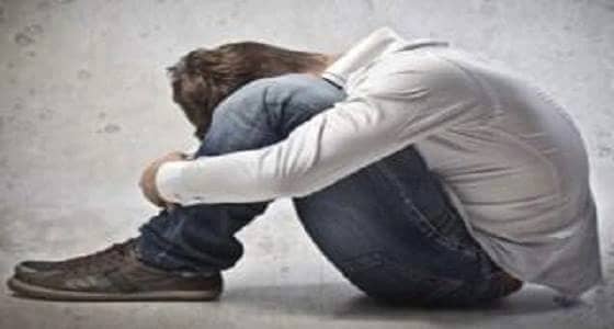 بالفيديو..لبناني يشكو وقوعه في علاقة عاطفية مع شاب وفتاة