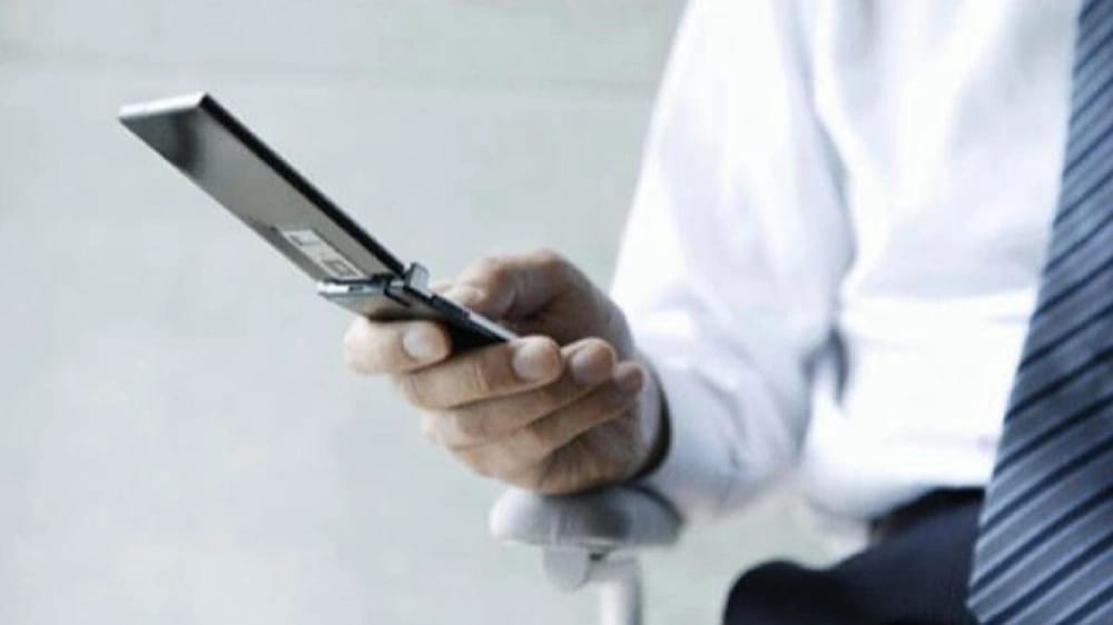 زوجة يابانية تحول تجربة خيانة زوجها إلى قصة فنية ملهمة