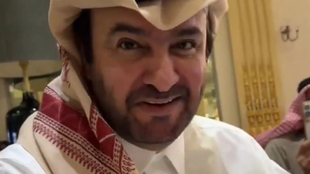 الهاجري لصديقه : لو عندك ولد لاينطق  ضع هذا العنبر تحت لسانه .. فيديو