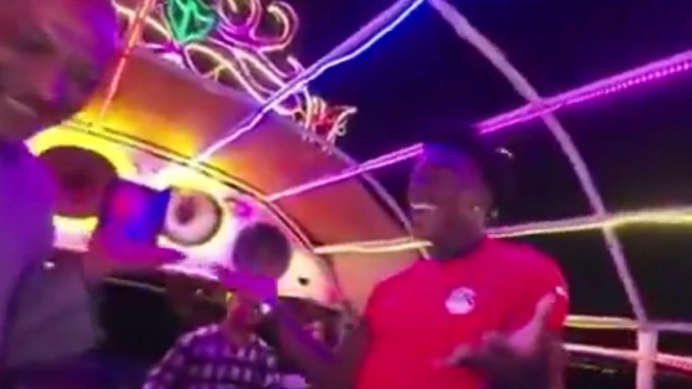 سبيد يرقص على أنغام أم كلثوم خلال رحلته النيلية في مصر .. فيديو