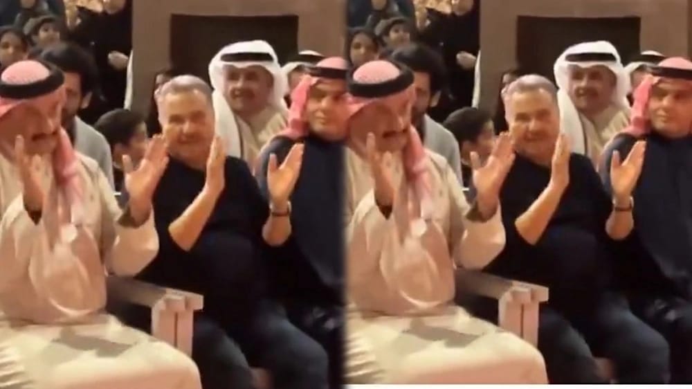 محمد عبده خلال حضوره حفل لفرقة قلالي للفنون الشعبية في البحرين..فيديو