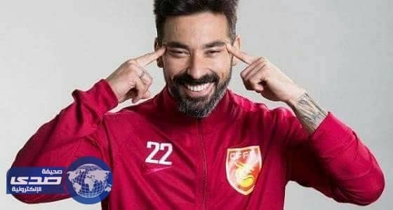 لافيتزي يعتذر للصينيين عن حركه عنصرية