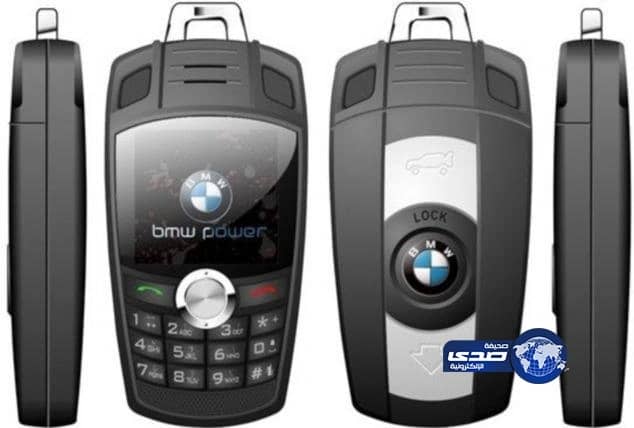 بالفيديو.. شخص يقود سيارة بطريقة جنونية ويخاطر بحياة طفلتيه