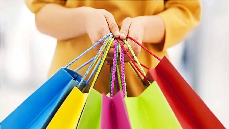 بالفيديو .. حيل تلجأ إليها المراكز التجارية لإقناع الزبائن بشراء المنتجات