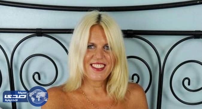 صاحبة أكبر صدر في بريطانيا تكشف عن حياتها الجنسية