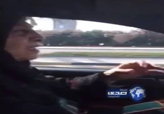 بالفيديو:"على أنغام أغنية أرفض المسافة "عائشة المانع تقود سيارتها على كورنيش الخبر