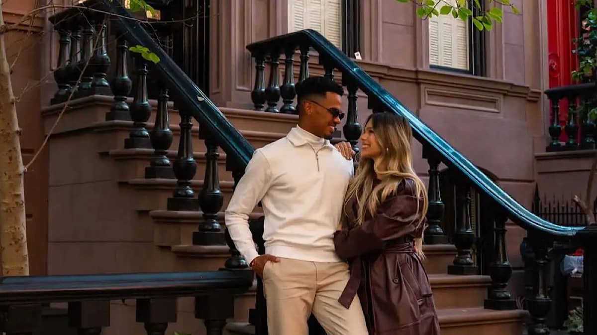 زوجة غالينو تشارك لحظات رومانسية من إجازتهما.. صور