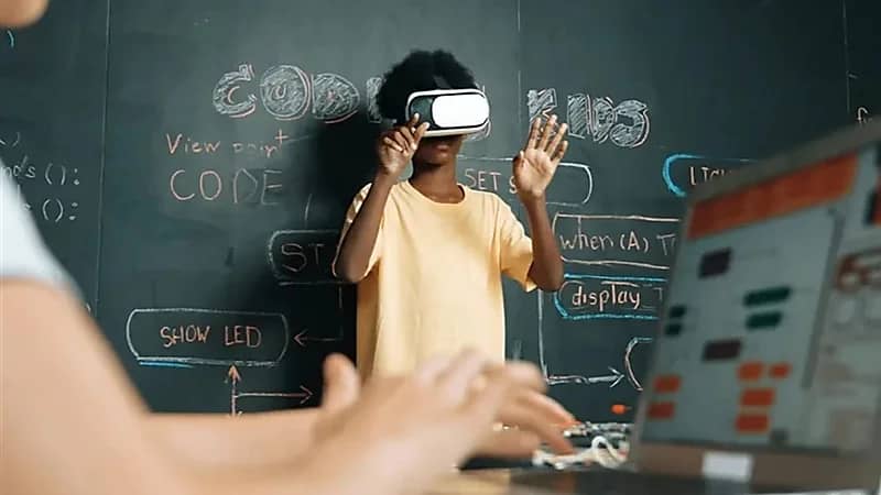 جيل الإنترنت يفضل روبوتات الدردشة على البشر والقلق يتصاعد