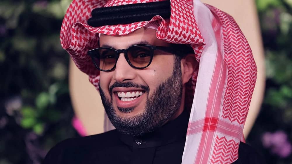 تركي آل الشيخ يستجيب لحلم طفل من الديرة بالسفر إلى الرياض