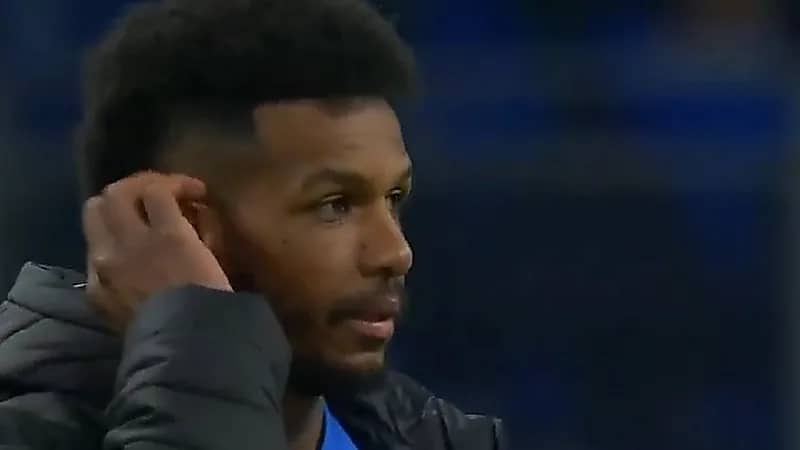 لحظة إطلاق الجماهير صفارات الاستهجان على البليهي .. فيديو