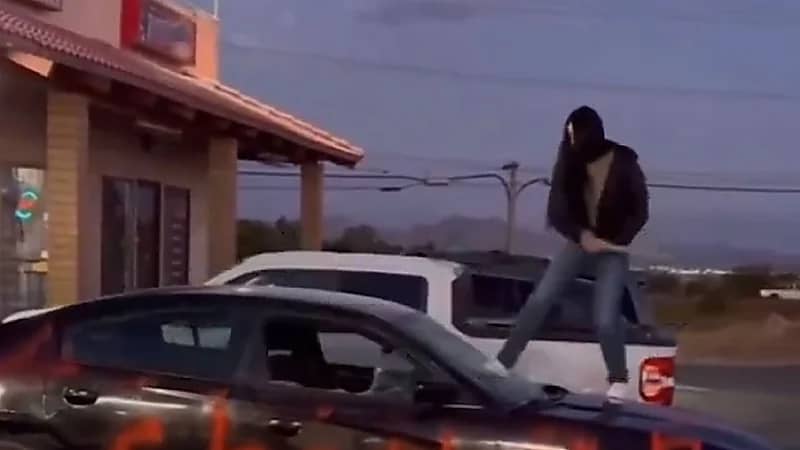 فتاة تنتقم من خيانة خطيبها بأغرب طريقة .. فيديو