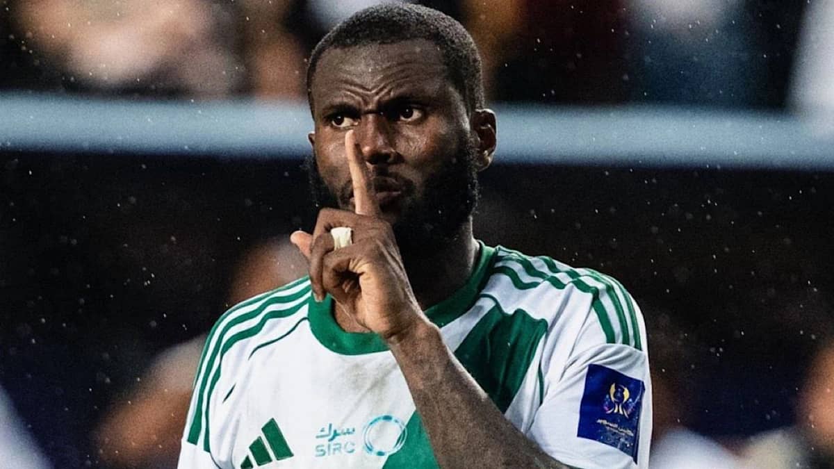 كيسيه يغادر غاضبًا بعد إصابته أمام النجمة وإلغاء هدفه بداعي التسل