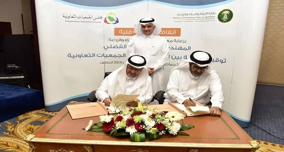 بالصور.. " البيئة " و " الجمعيات التعاونية " يوقِّعان اتفاقية شراكة فنية