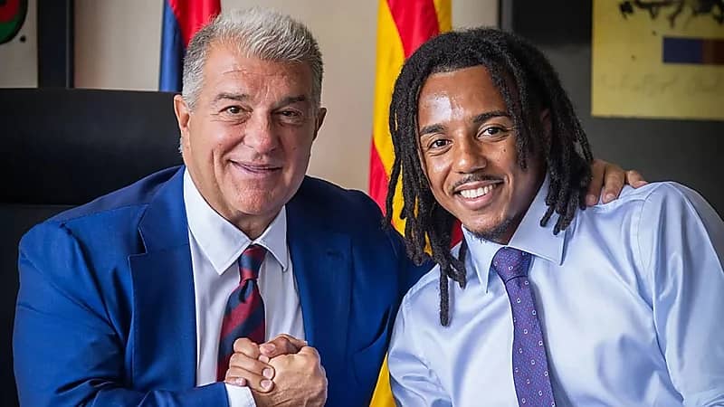 كوندي يجدد عقده مع برشلونة حتى 2030