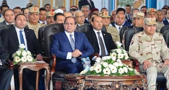 بالفيديو.. " السيسي " يضع وزير الإسكان المصري في موقف محرج