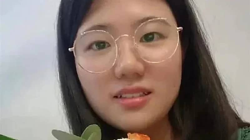 القبض على عالمة صينية لحظة وصولها أمريكا