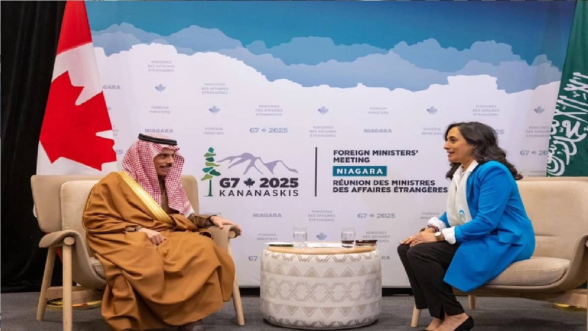 وزير الخارجية يلتقي نظيرته الكندية على هامش اجتماع G7