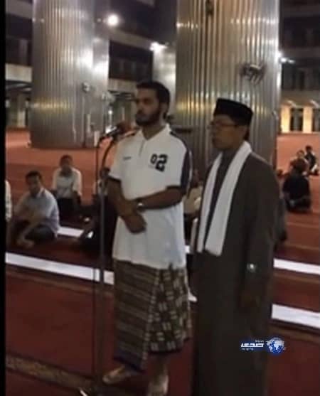 "بالفيديو" شاب سعودي يرفع الأذان من ثالث أكبر مسجد