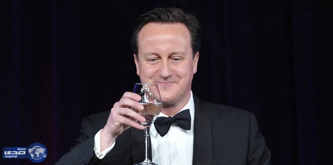 بالفيديو .. لقطات مُحرجة لديفيد كاميرون مع راقصة عارية