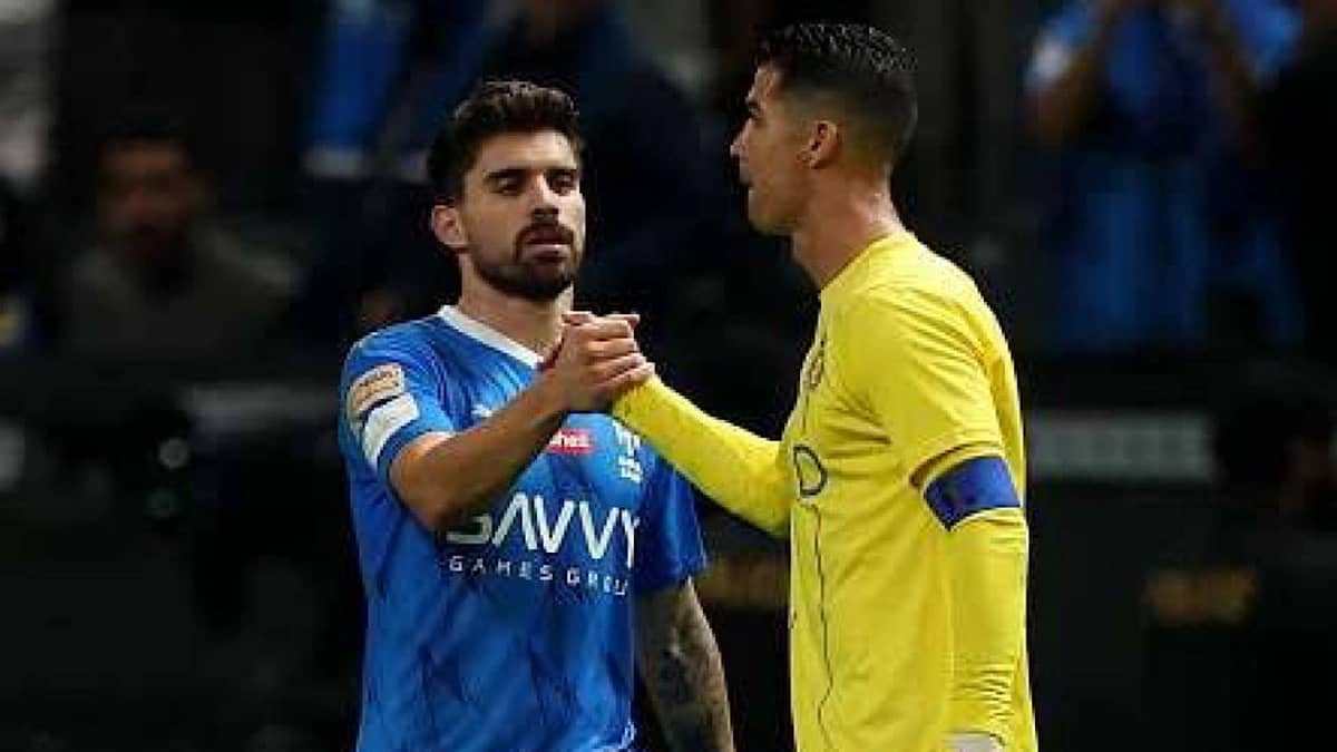 رونالدو يشعل الجدل بإلغاء متابعة نيفيز بعد سخريته من النصر