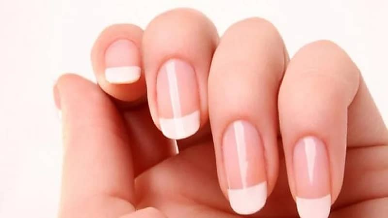 أسباب تؤدي إلى تقصف أظافر المرأة