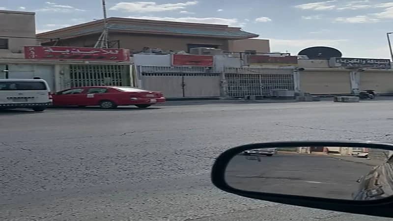 بالفيديو.. مواطن يكتشف قيام عمالة وافدة مخالفة بسرقة الكهرباء من محولات المنازل والمحلات بالرياض