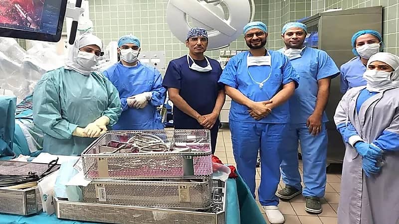 نجاح فريق طبي سعودي في استئصال الغدة الدرقية بالروبوت الجراحي