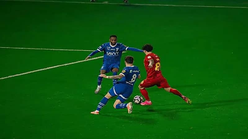 القادسية يرمي بكل أوراقه أمام الهلال لحسم التأهل الآسيوي