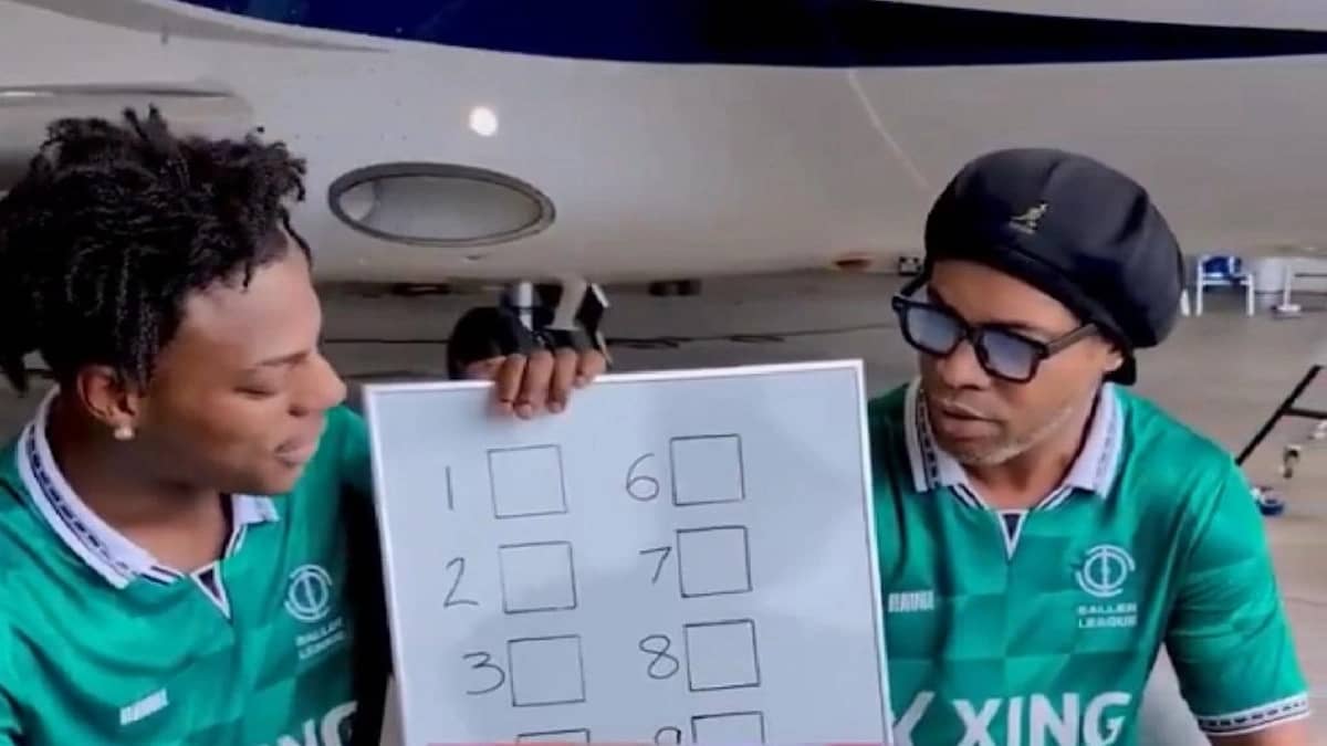 رونالدينيو يحرج سبيد بسبب ميسي.. فيديو