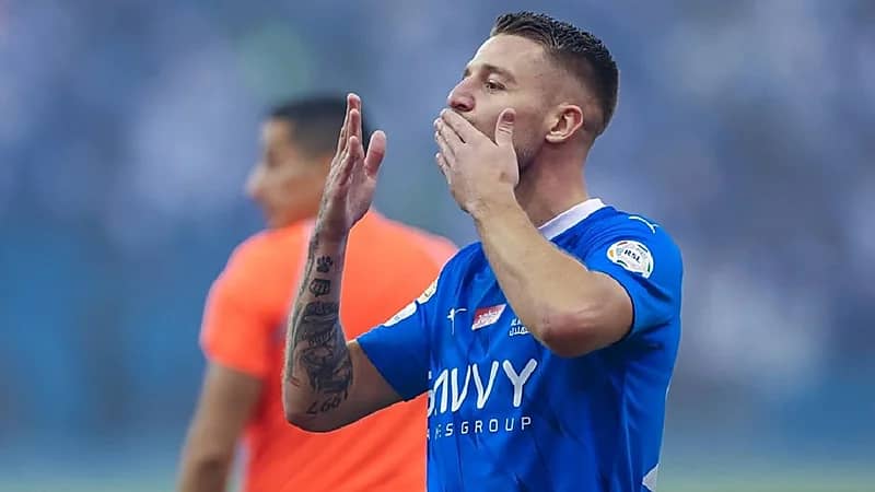 أرسنال ويوفنتوس يتنافسان على ضم نجم الهلال