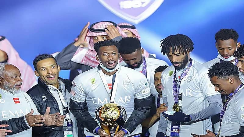 الهلال يعلن تجديد عقد محمد كنو