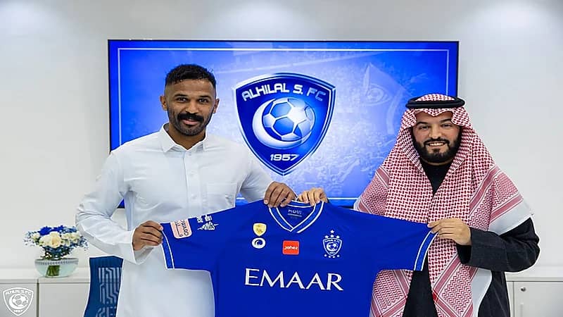 "القنص بالركادة".. الهلال يعلن ضم العويس رسميًا