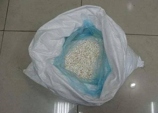 ضبط شخص حاول تهريب أكثر من 100 ألف حبة كبتاجون بالشمالية