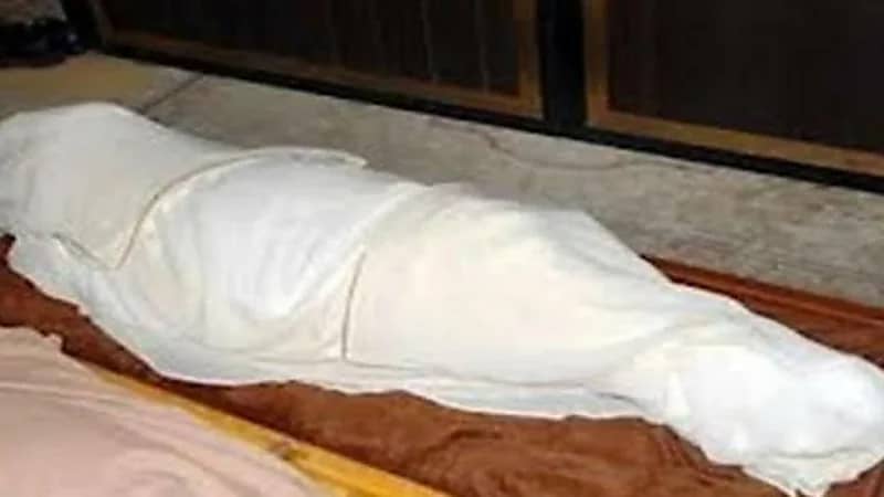 طالب يفارق الحياة بعد وقوع عمود كرة سلة على رأسه