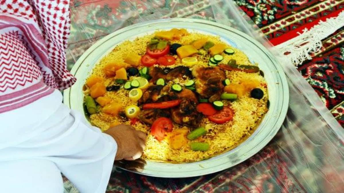 بالفيديو.. همام هلال يوضح إمكانية انتقال كورونا عن طريق الأكل